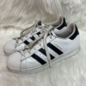 ‎ADIDAS superstar tennis shoes Size 7.5 B-23
